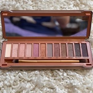 Brand new naked 3 eye shadow pallet